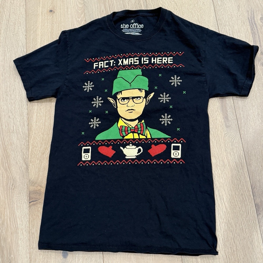 The Office Dwight Christmas Fact Short Sleeve Holiday‎ T-Shirt  Size Small